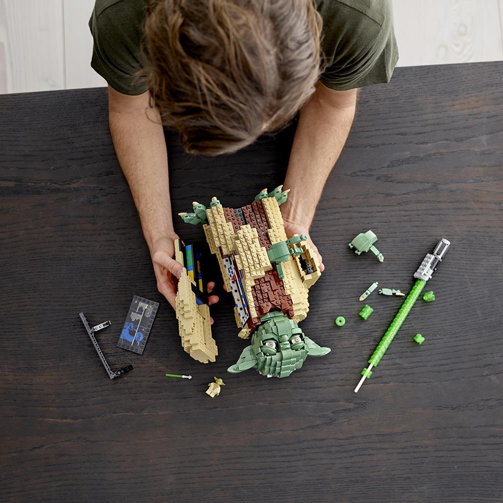 The LEGO Star Wars Yoda Set